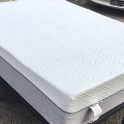****Full Size Memory Foam Mattress ****