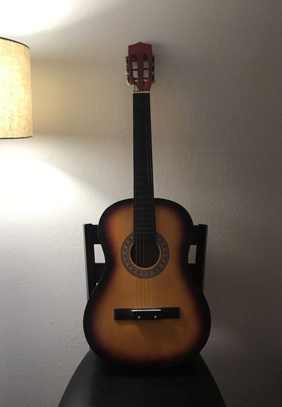 Mahar Acoustic Guitar 38". With pick
