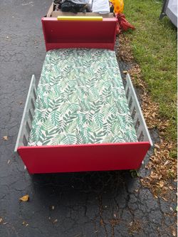 Toddler boy bed