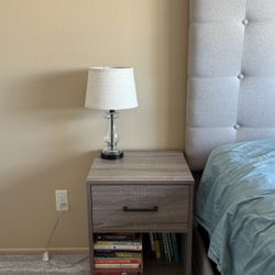 SIDE TABLE + LAMP