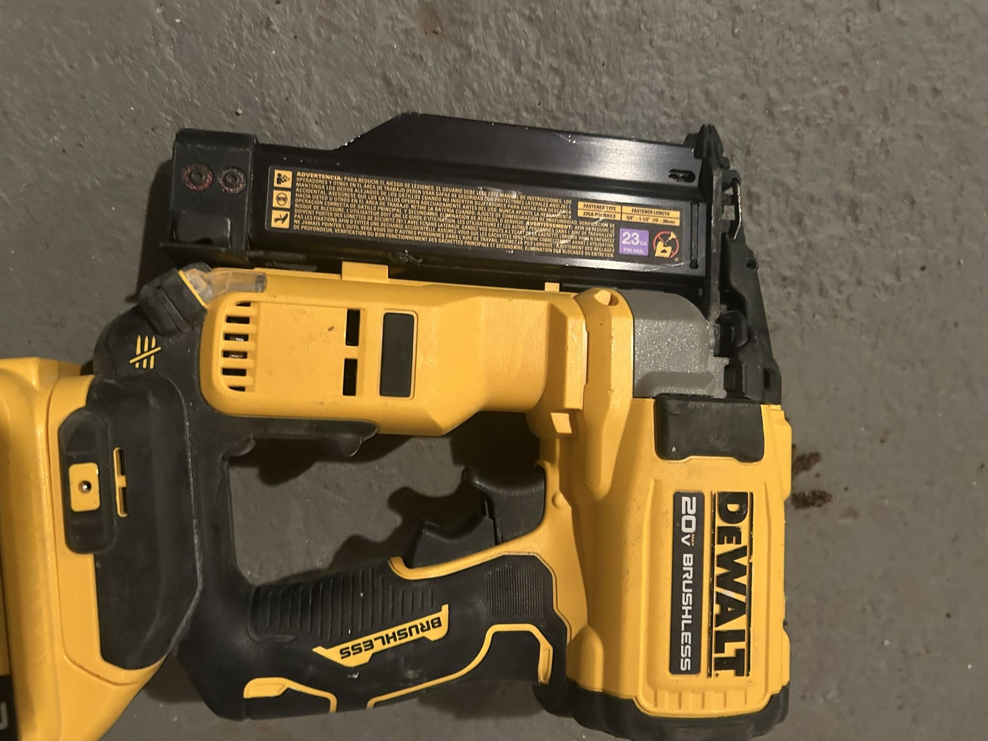 Nail Gun DEWALT