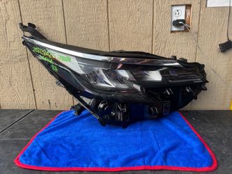 2021 2022 2023 2024 2025 TOYOTA SIENNA RIGHT SIDE HEADLIGHT OEM USED