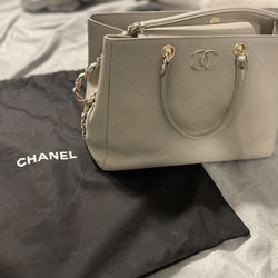 Chanel bag for Sale in Alexandria, VA - OfferUp