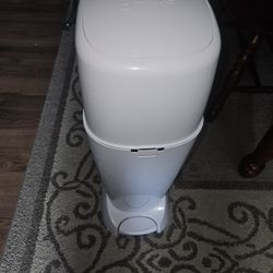New Diaper Can With Bags