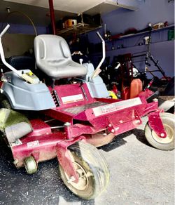 White Outdoor Super 50 Zero Turn Mower