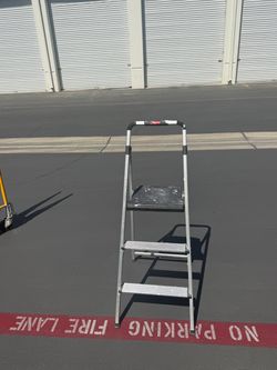 Rubbermaid Step Stool
