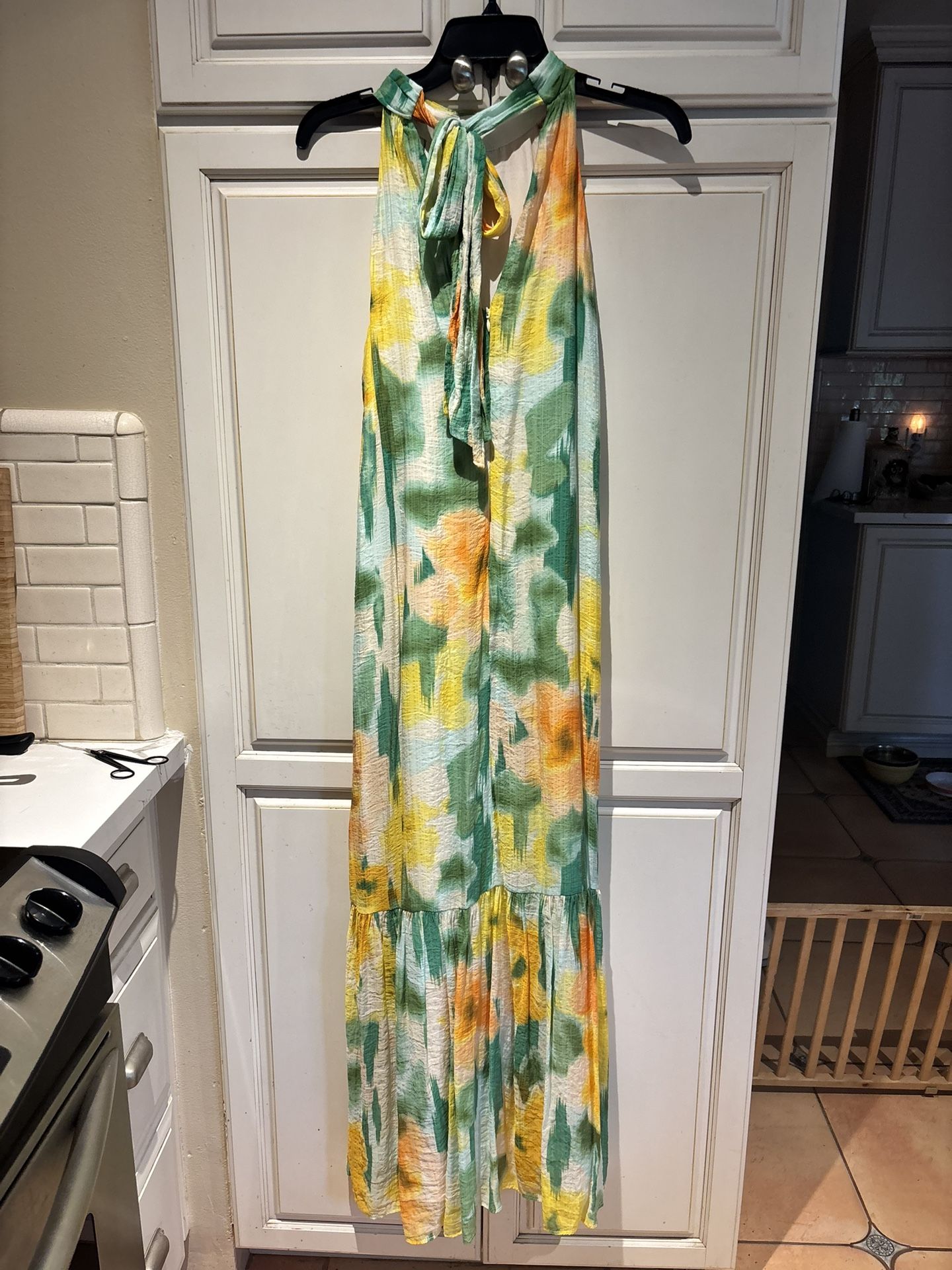 1. State dress size S long ties behind neck zipper down back inner lining