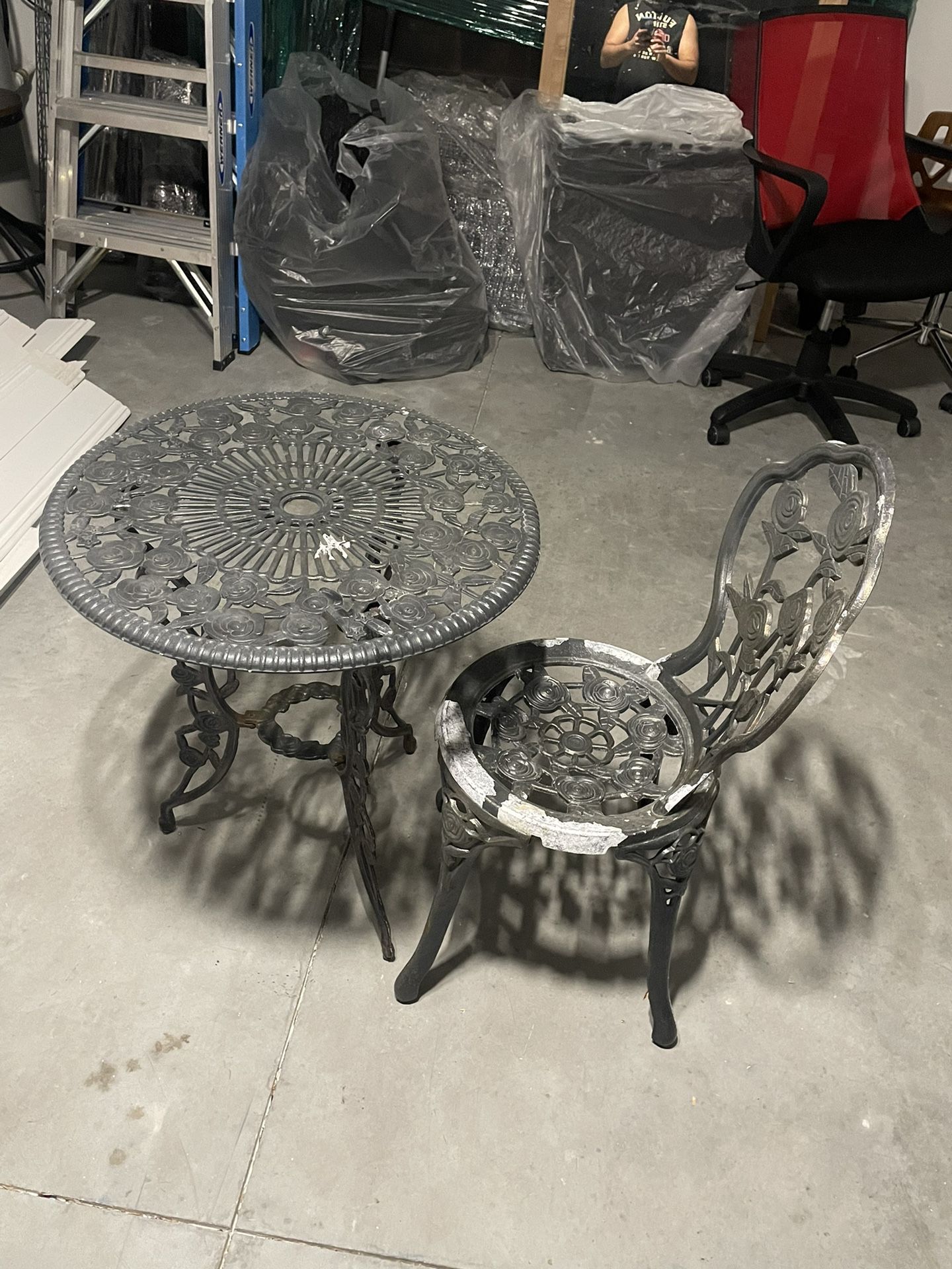 Metal Table/chair 