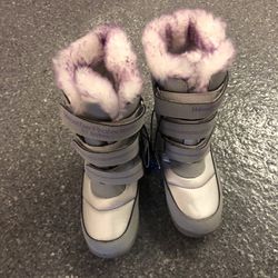 NEW Girls Snow Boots Sz 2