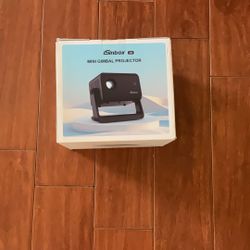 iSinbox Q8 Mini Gimbal Projector