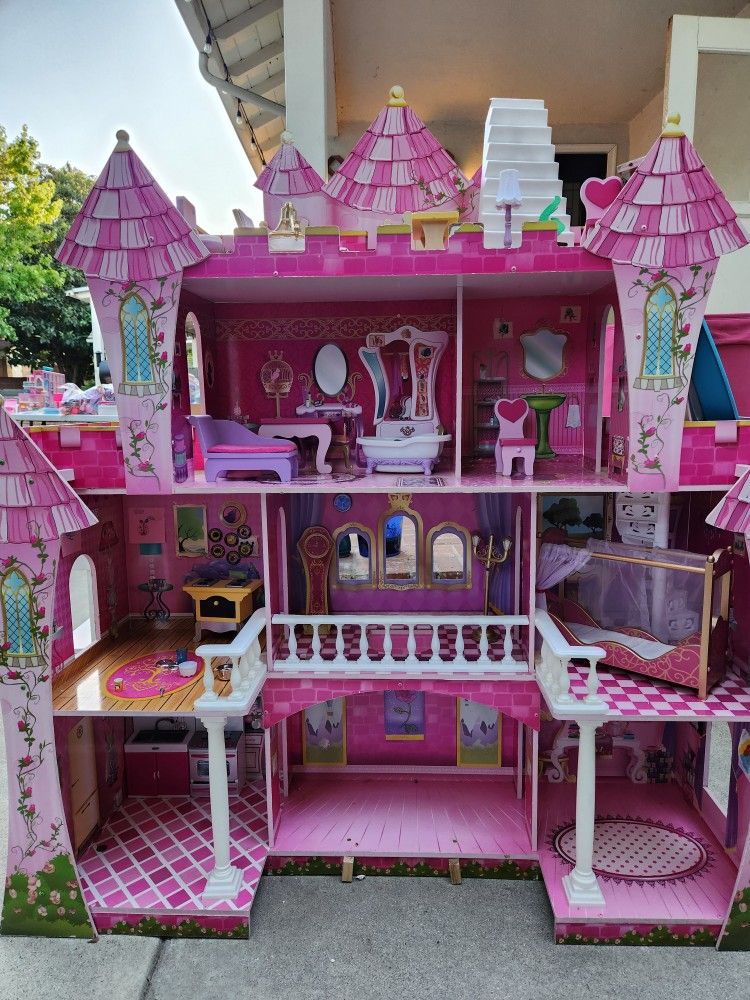 Kid Kraft Dollhouse in Northridge 91324