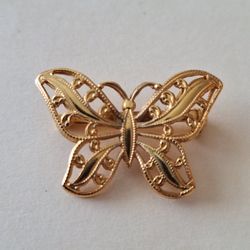 Vintage Napier Butterfly Brooch Gold Tone Filigree Pin 1960s-70s 1 1/4" x 7/8"