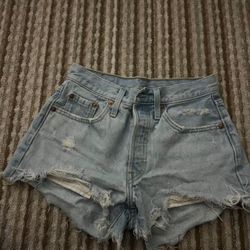 levi shorts 
