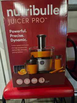 Nutribullet Juicer and accessories