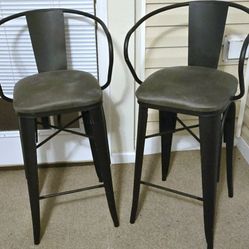 2 Bar Stools 