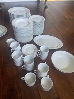 Special occasions China set.  Serves 24 people except for the coffee cups.. only 13