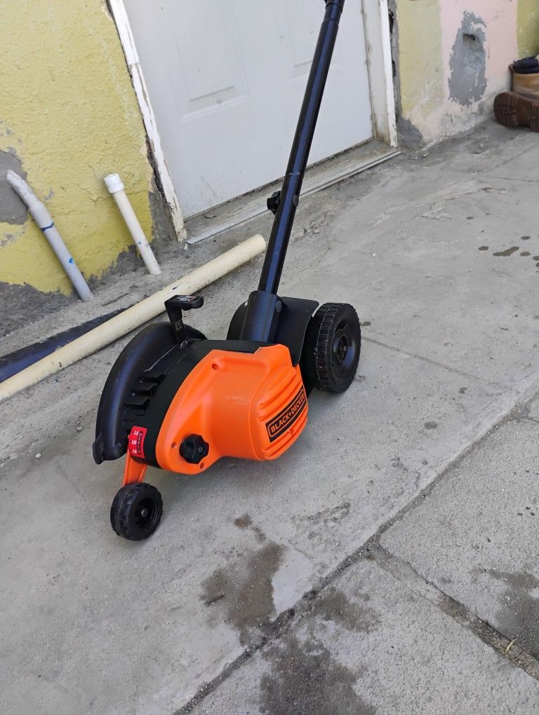 BLACK+DECKER Edger & Trencher 2-in-1 LE750