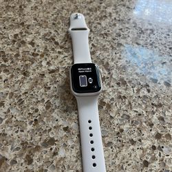 Apple Watch Series 9 (45mm, GPS)