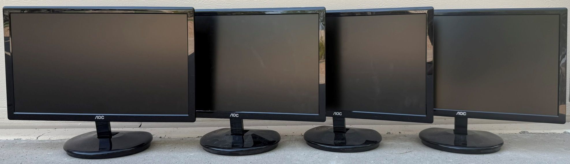Set of 4 . Computer Monitors . AOC . 20 inch . LED LCD Flat Screen