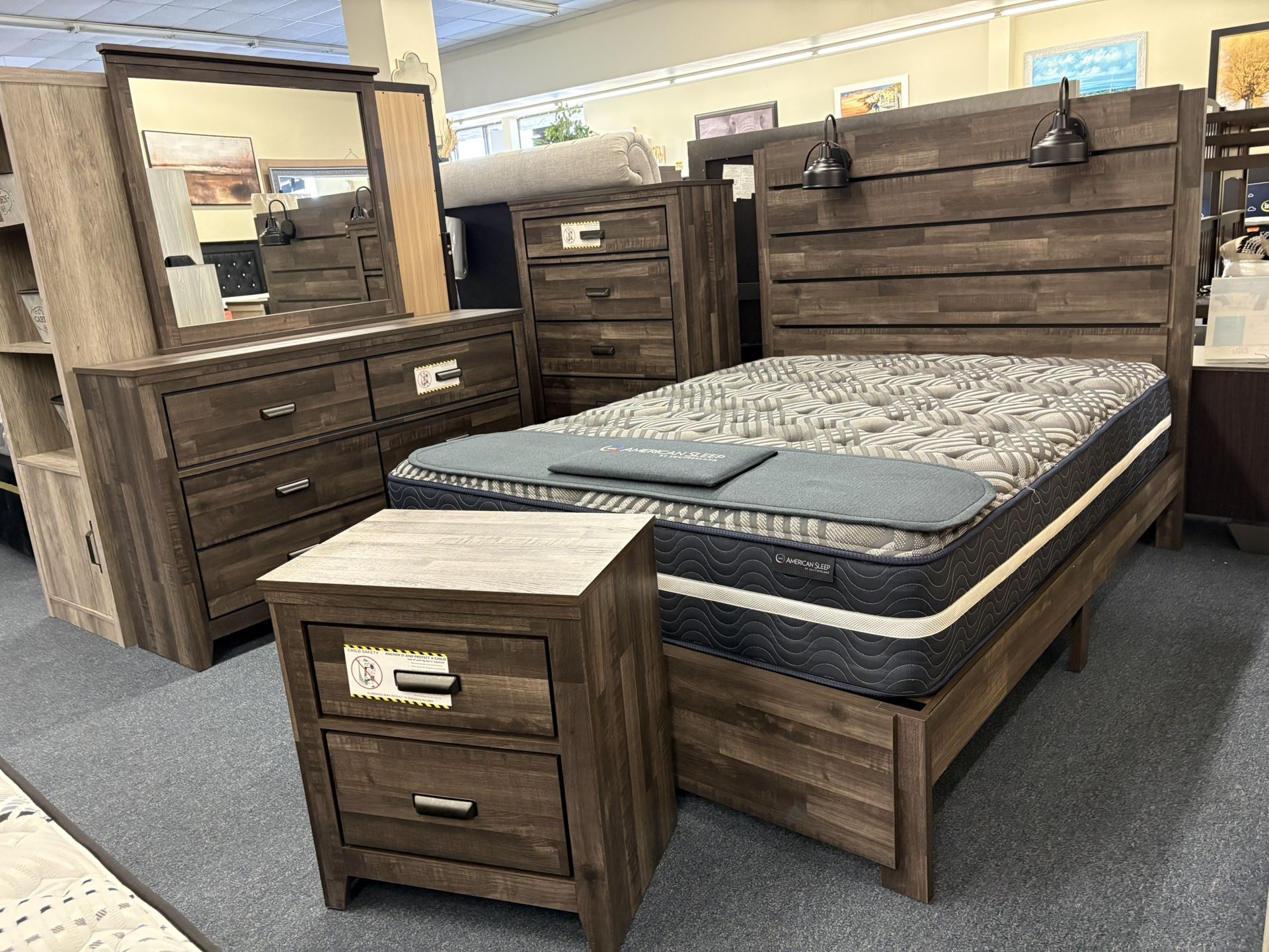 Brown Queen 4pc Bedroom Set W/ Headboard Lamps