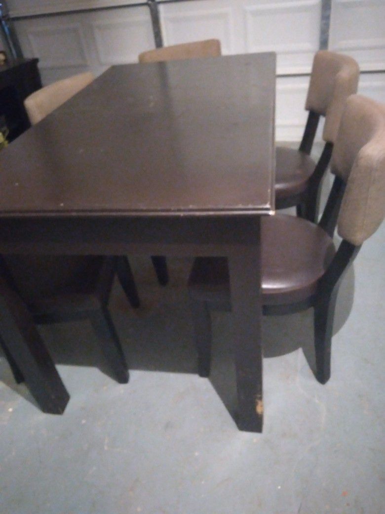 Table With 5 Chairs