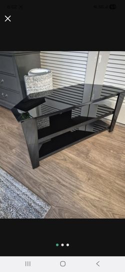 Black /Glass TV Stand
