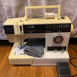 Singer Sewing Machine 