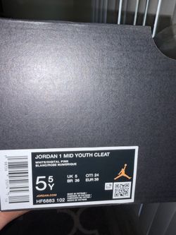 Baseball cleats