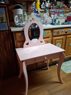 Girls Pink Vanity Desk