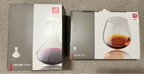 NEW Decanter with 6 glasses.