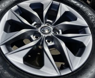 2022 Toyota Sienna Rims Great Condition 17”