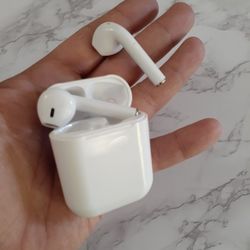 Apple Earbuds
