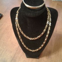 MONET Goldtone Jewelry Set Necklace and Bracelet