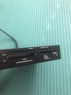 Multiple memory cards reader for desktop