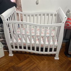 Mini dream On Me Baby crib 