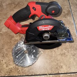 Milwaukee M18 FUEL 18V Lithium-lon Brushless Cordless Metal Cutting 5-3/8 in. Circular Saw (Tool-Only) w/ Metal Saw Blade