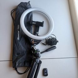 Ubeesize expandable Tripod with Ring Light