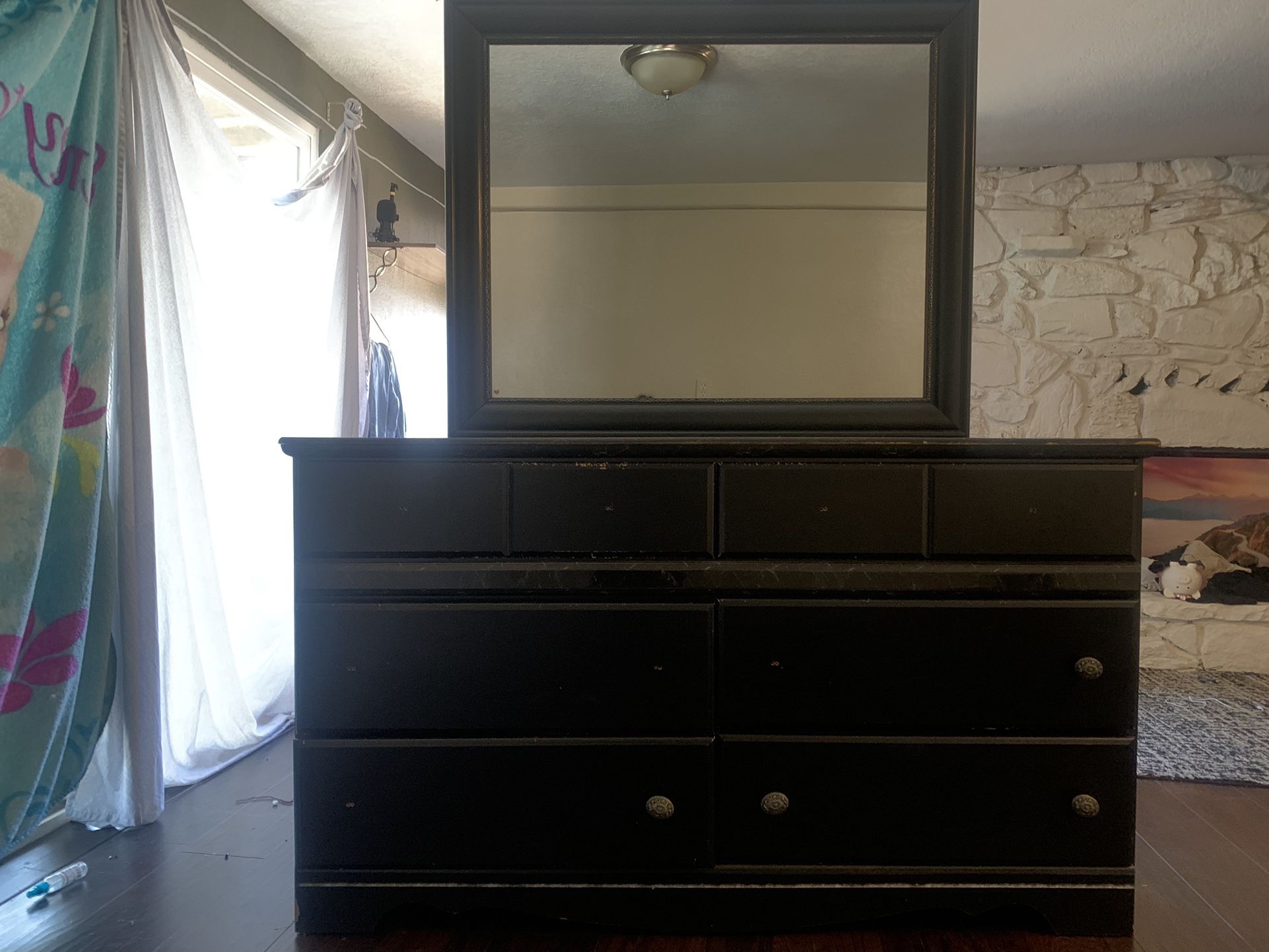 Dresser With Mirror