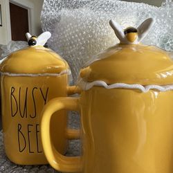 Rae Dunn Busy Bee Mug With Bee Topper