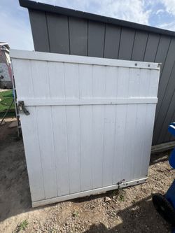 Used White Vinyl Fencing