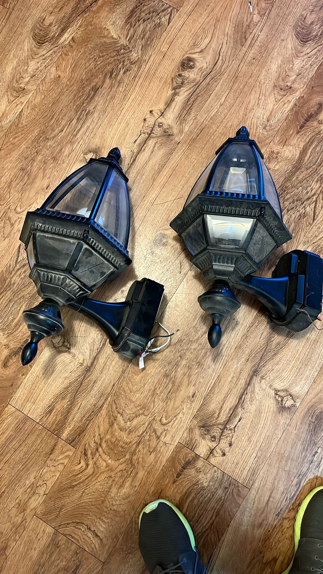 Heath Zenith 2 Pair Of HEATHCO CANADA ULC #4291 BK 180 DEGREE MOTION LIGHT IN BLACK