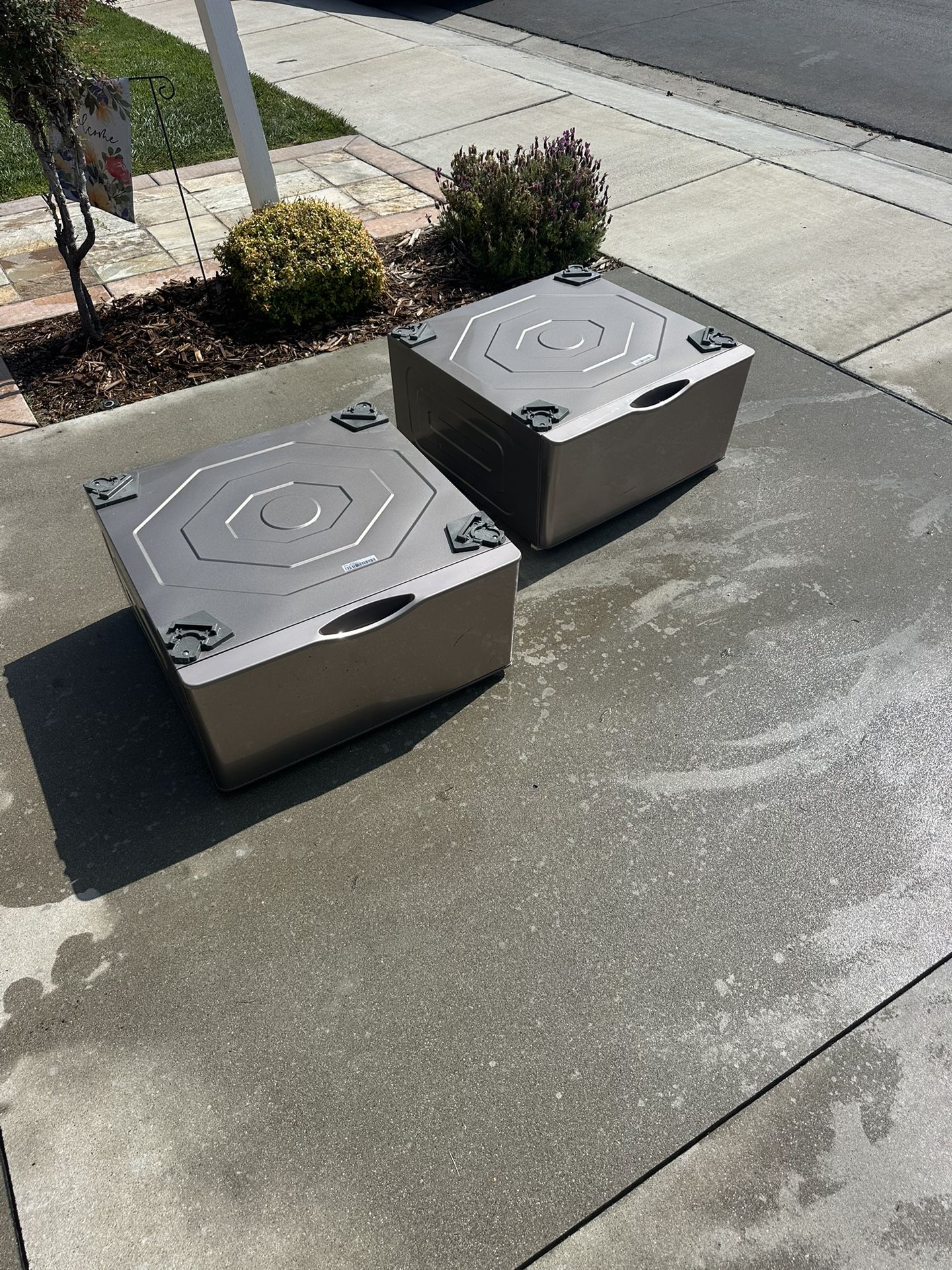Pair Of Washer/Dryer Pedestal 