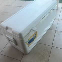 Igloo Ice Chest.  