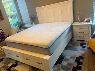 🔥Ca King platform bed with two nightstands