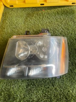 2009 Chevy Suburban Driver/Left Side Headlight