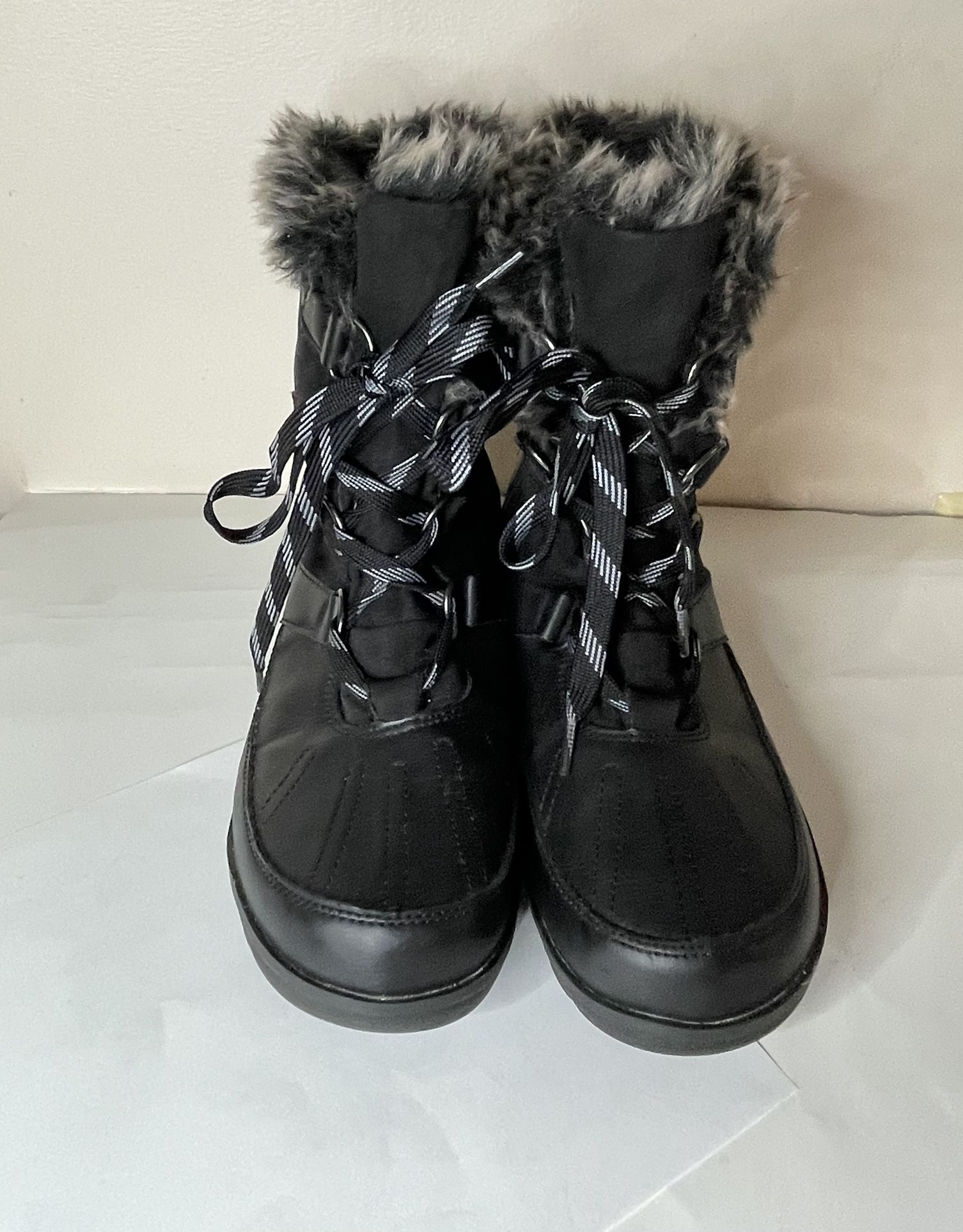 Rugged Outback snow winter boots with faux fur Women’s 10