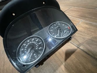 E90 Cluster