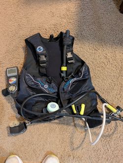 Black Aqua Lung BCD with Regulator and Gauges scuba