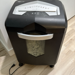 12-Sheet Cross-Cut Desktop Shredder