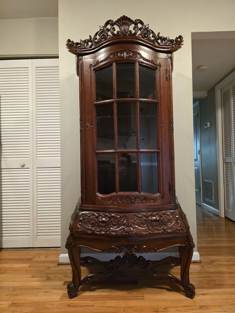 🪞 Gorgeous Chipendale-Style Curio Cabinet – (Chapel Hill)